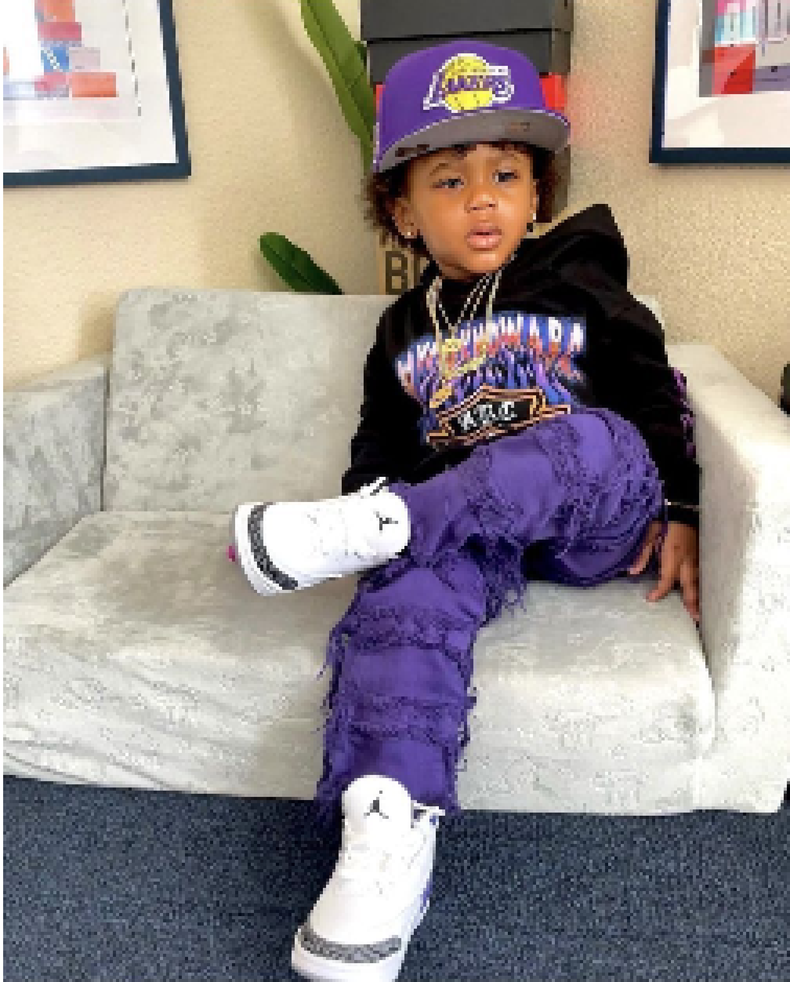 [ace2c1] child with jordan 4s